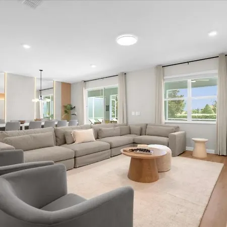 9 Bedrooms- 5 Bathrooms- Champions Gate 9013St
